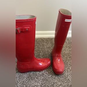 Red size 9 hunter rain boots